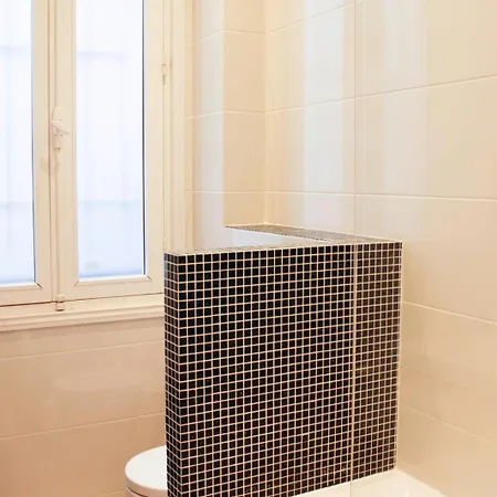 Spacious Haussmannian In 17th * Parigi