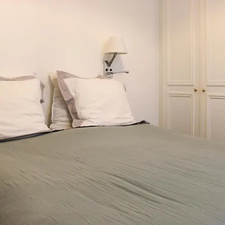 Appartamento Spacious Haussmannian In 17th Parigi