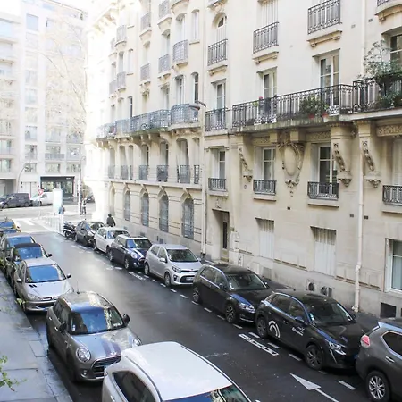 Appartamento Spacious Haussmannian In 17th Parigi