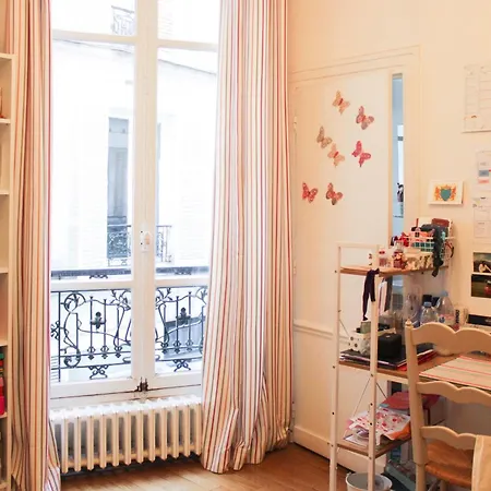 Spacious Haussmannian In 17th Appartamento