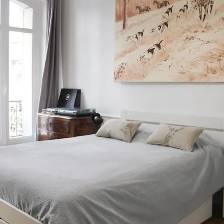 Spacious Haussmannian In 17th Parigi