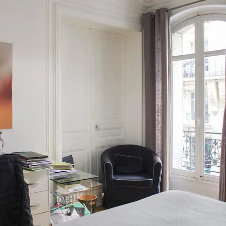 Spacious Haussmannian In 17th Appartamento